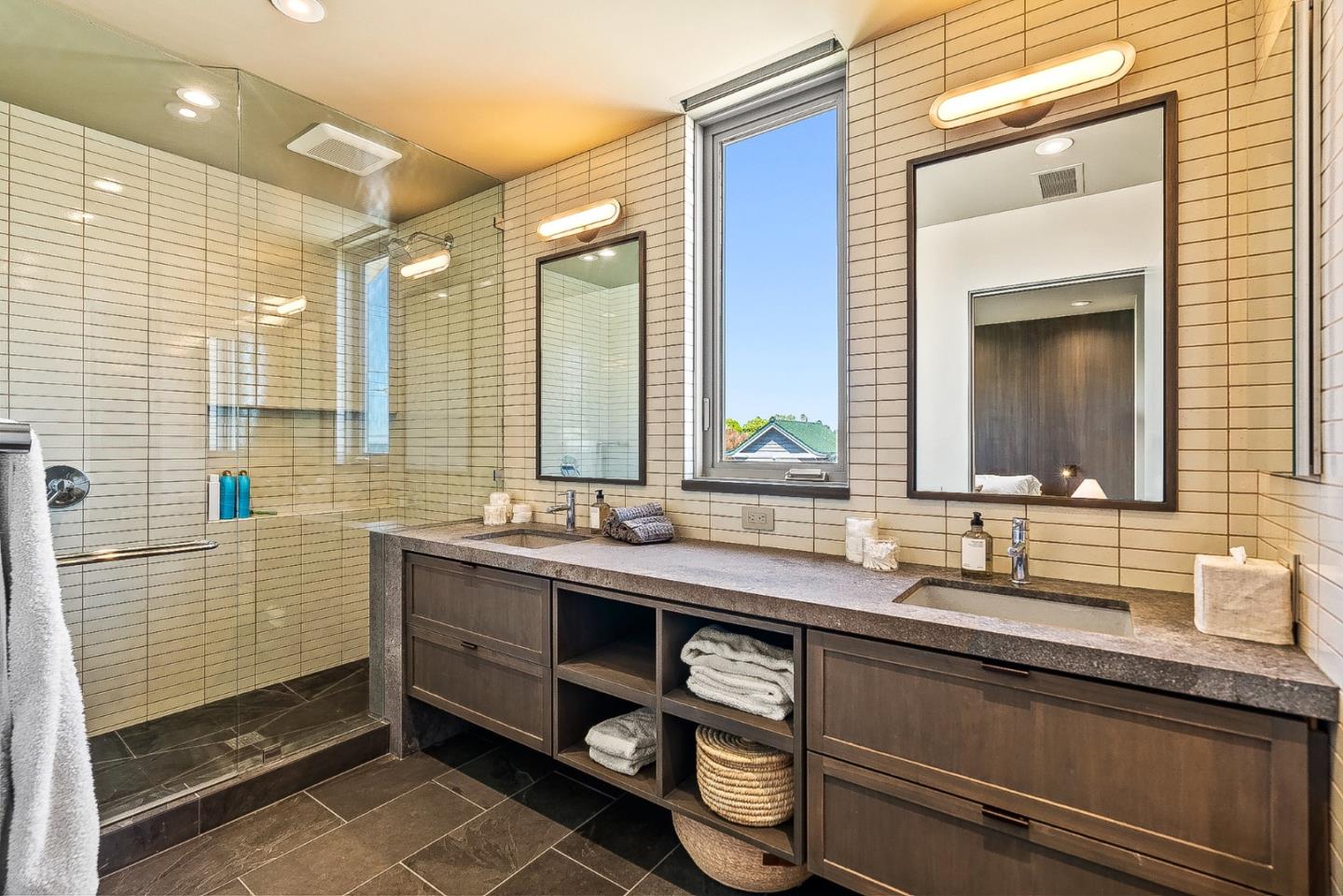 Detail Gallery Image 33 of 90 For 1122 W Cliff Dr, Santa Cruz,  CA 95060 - 4 Beds | 4/1 Baths