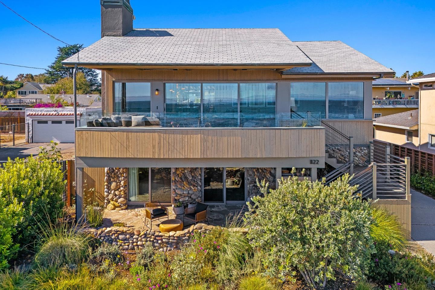 Detail Gallery Image 8 of 90 For 1122 W Cliff Dr, Santa Cruz,  CA 95060 - 4 Beds | 4/1 Baths