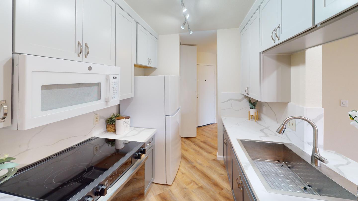 Detail Gallery Image 4 of 12 For 397 Imperial Way #239,  Daly City,  CA 94015 - 3 Beds | 2 Baths