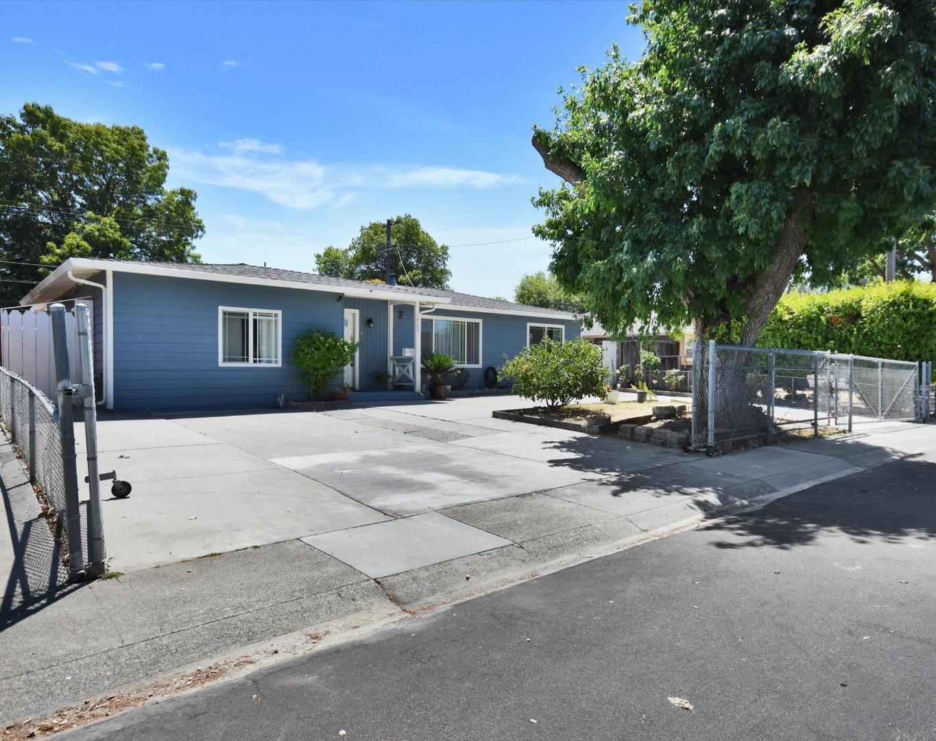 Detail Gallery Image 1 of 40 For 14202 Lucian Ave, San Jose,  CA 95127 - 3 Beds | 1 Baths