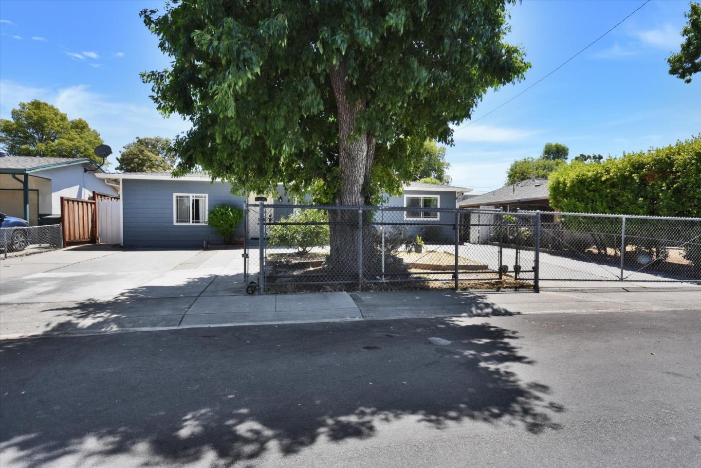 Detail Gallery Image 3 of 40 For 14202 Lucian Ave, San Jose,  CA 95127 - 3 Beds | 1 Baths