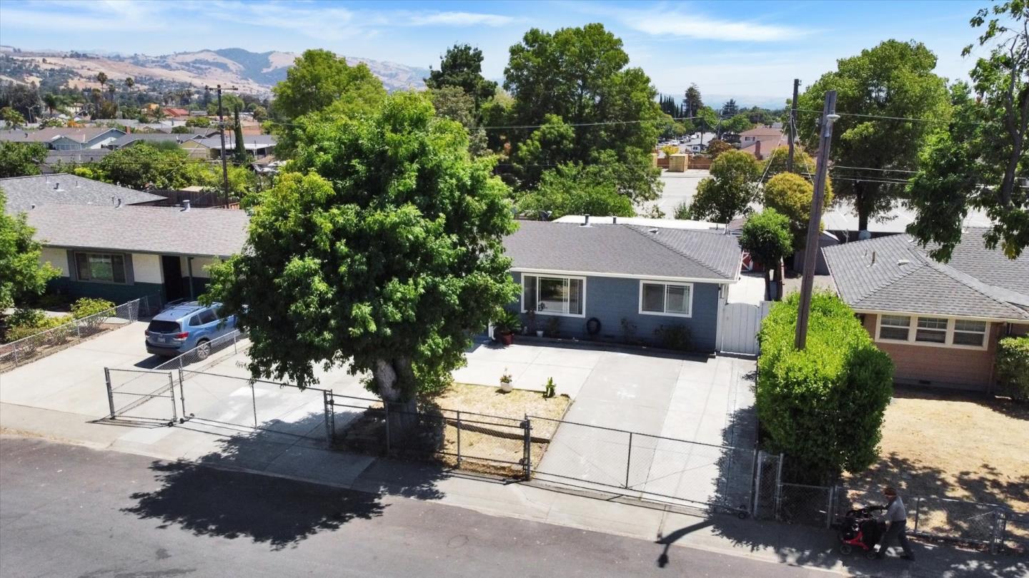 Detail Gallery Image 4 of 40 For 14202 Lucian Ave, San Jose,  CA 95127 - 3 Beds | 1 Baths