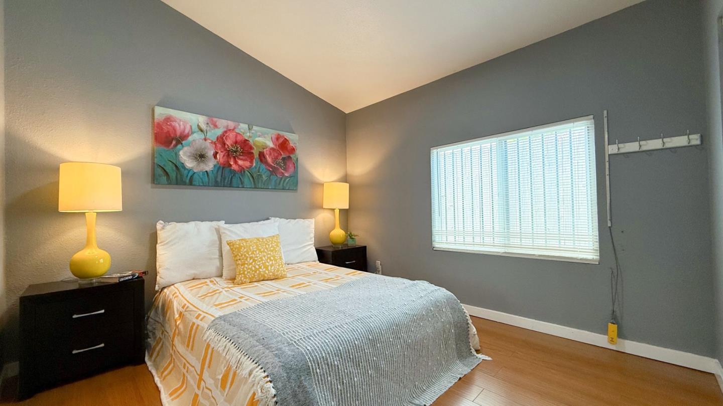 Detail Gallery Image 11 of 24 For 10923 Foothill Blvd, Oakland,  CA 94605 - 3 Beds | 2 Baths