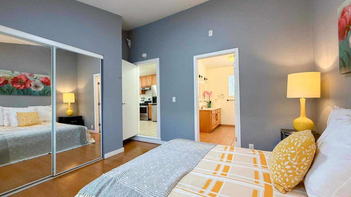 Detail Gallery Image 13 of 24 For 10923 Foothill Blvd, Oakland,  CA 94605 - 3 Beds | 2 Baths