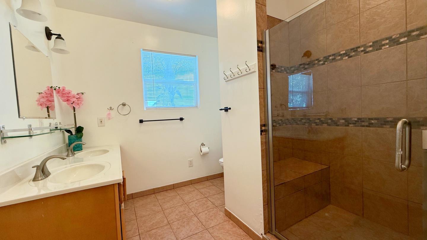 Detail Gallery Image 14 of 24 For 10923 Foothill Blvd, Oakland,  CA 94605 - 3 Beds | 2 Baths