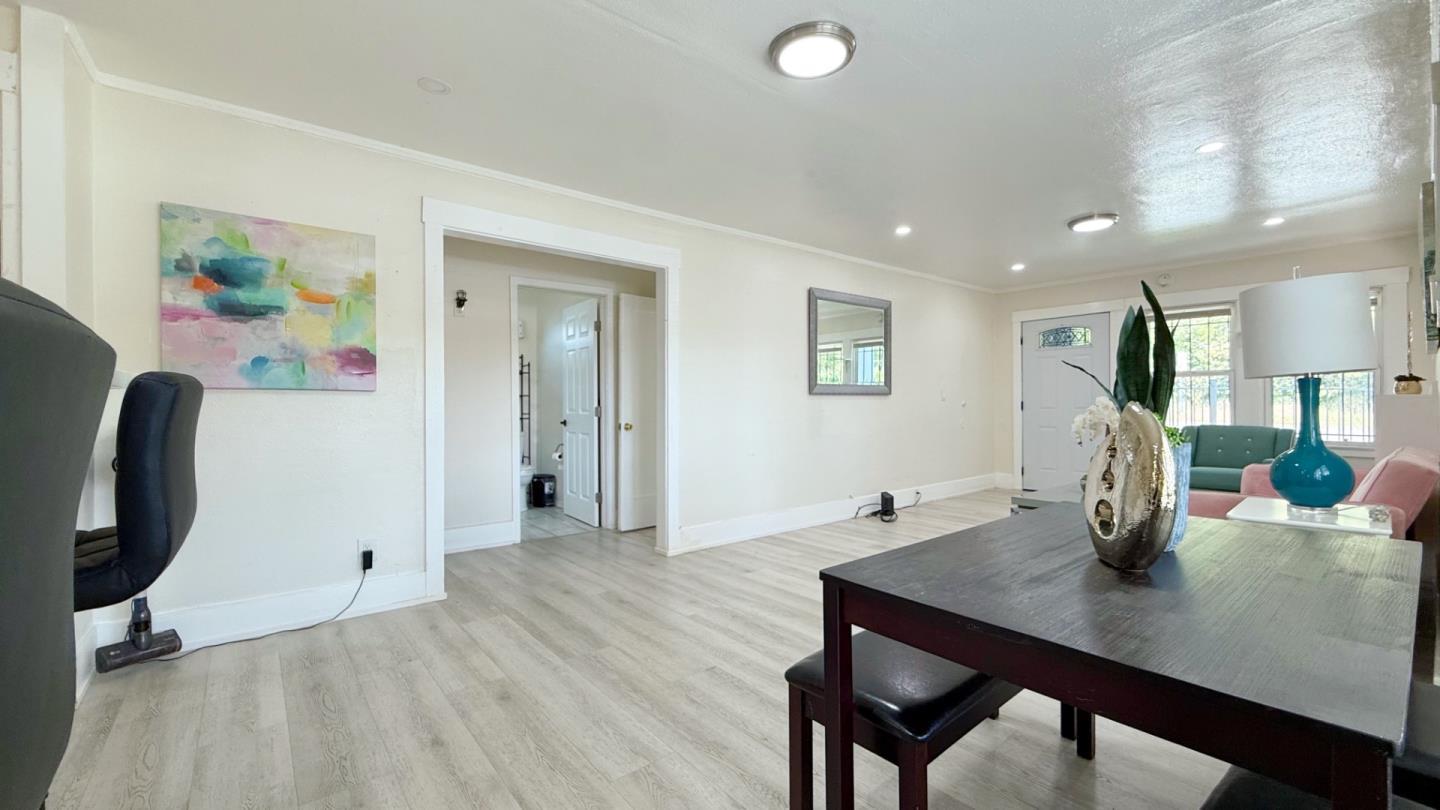 Detail Gallery Image 15 of 24 For 10923 Foothill Blvd, Oakland,  CA 94605 - 3 Beds | 2 Baths