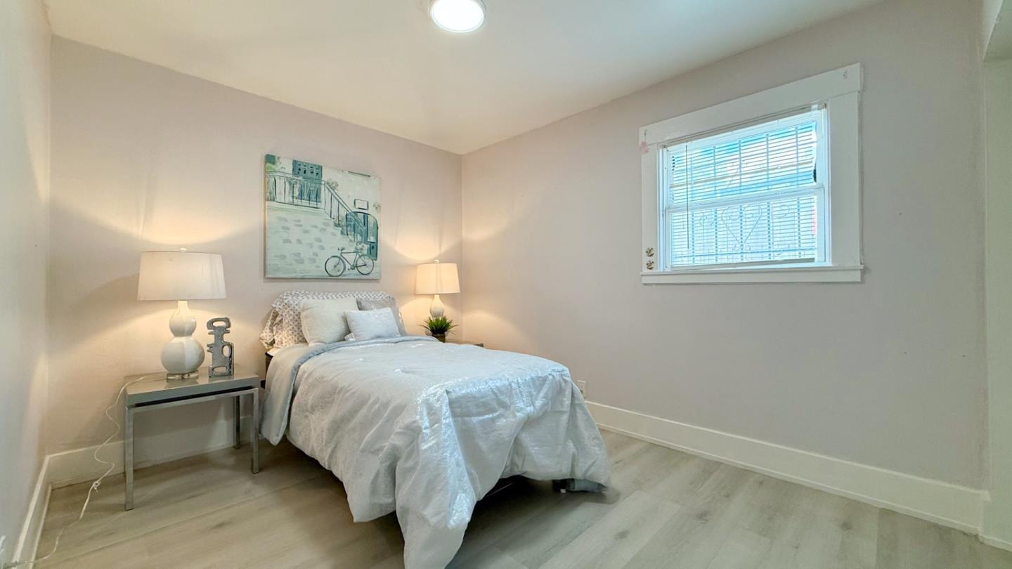 Detail Gallery Image 16 of 24 For 10923 Foothill Blvd, Oakland,  CA 94605 - 3 Beds | 2 Baths