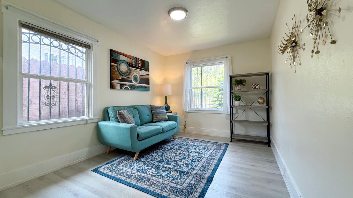 Detail Gallery Image 18 of 24 For 10923 Foothill Blvd, Oakland,  CA 94605 - 3 Beds | 2 Baths