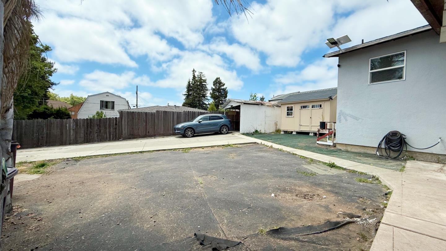 Detail Gallery Image 21 of 24 For 10923 Foothill Blvd, Oakland,  CA 94605 - 3 Beds | 2 Baths