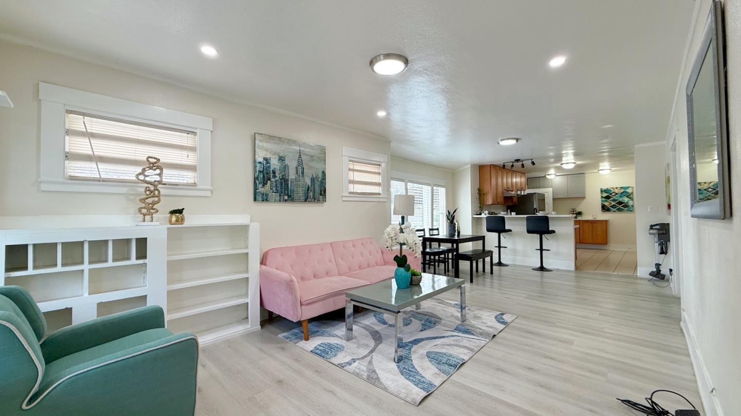 Detail Gallery Image 5 of 24 For 10923 Foothill Blvd, Oakland,  CA 94605 - 3 Beds | 2 Baths
