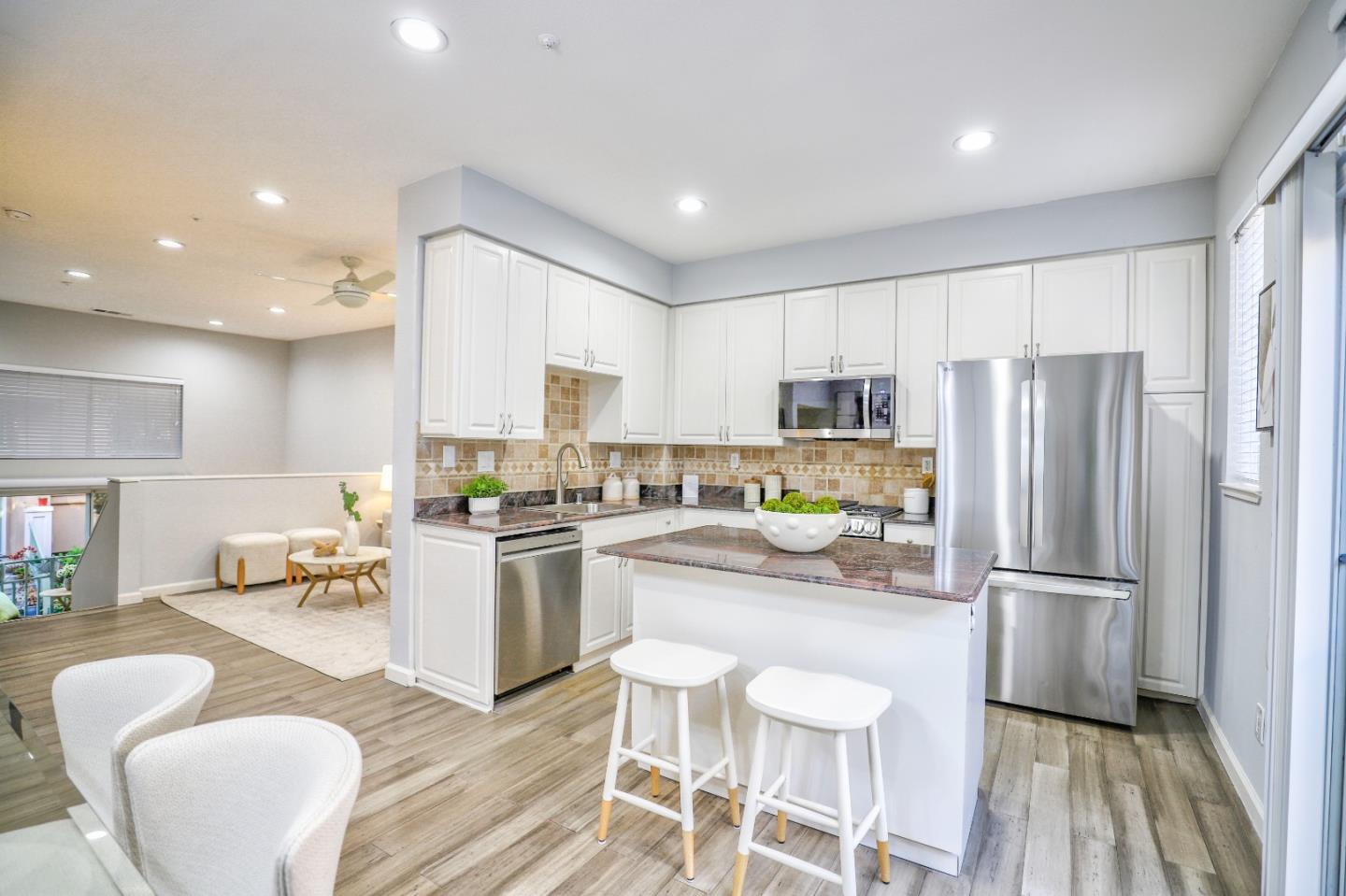 Detail Gallery Image 16 of 48 For 151 Jasmine Ct, Mountain View,  CA 94043 - 3 Beds | 2/1 Baths