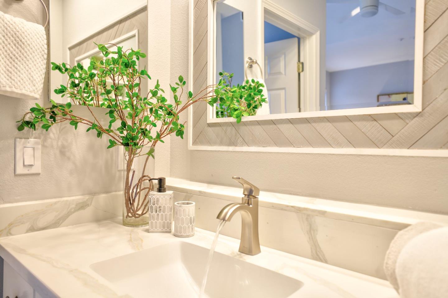 Detail Gallery Image 25 of 48 For 151 Jasmine Ct, Mountain View,  CA 94043 - 3 Beds | 2/1 Baths