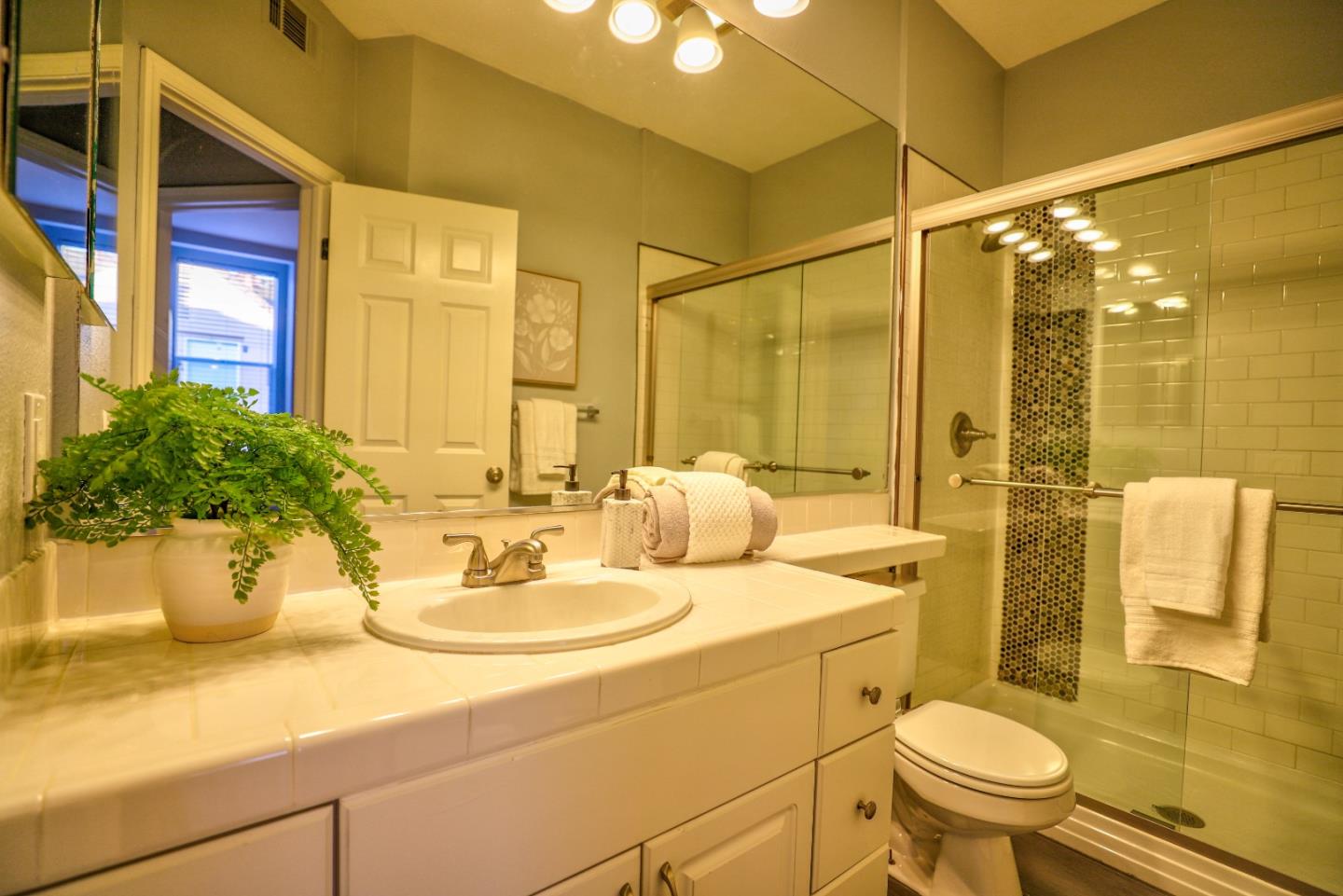 Detail Gallery Image 31 of 48 For 151 Jasmine Ct, Mountain View,  CA 94043 - 3 Beds | 2/1 Baths