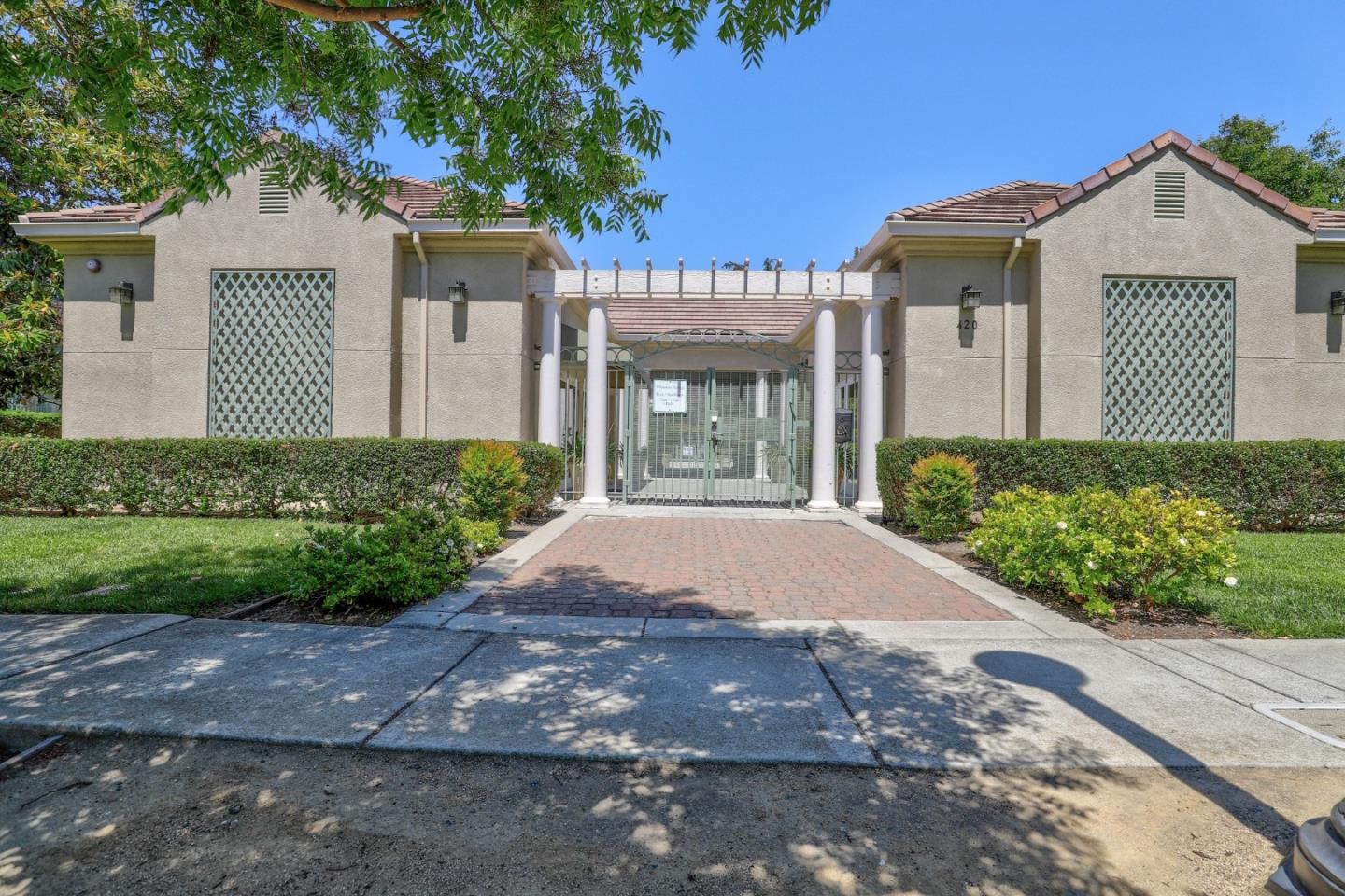 Detail Gallery Image 35 of 48 For 151 Jasmine Ct, Mountain View,  CA 94043 - 3 Beds | 2/1 Baths