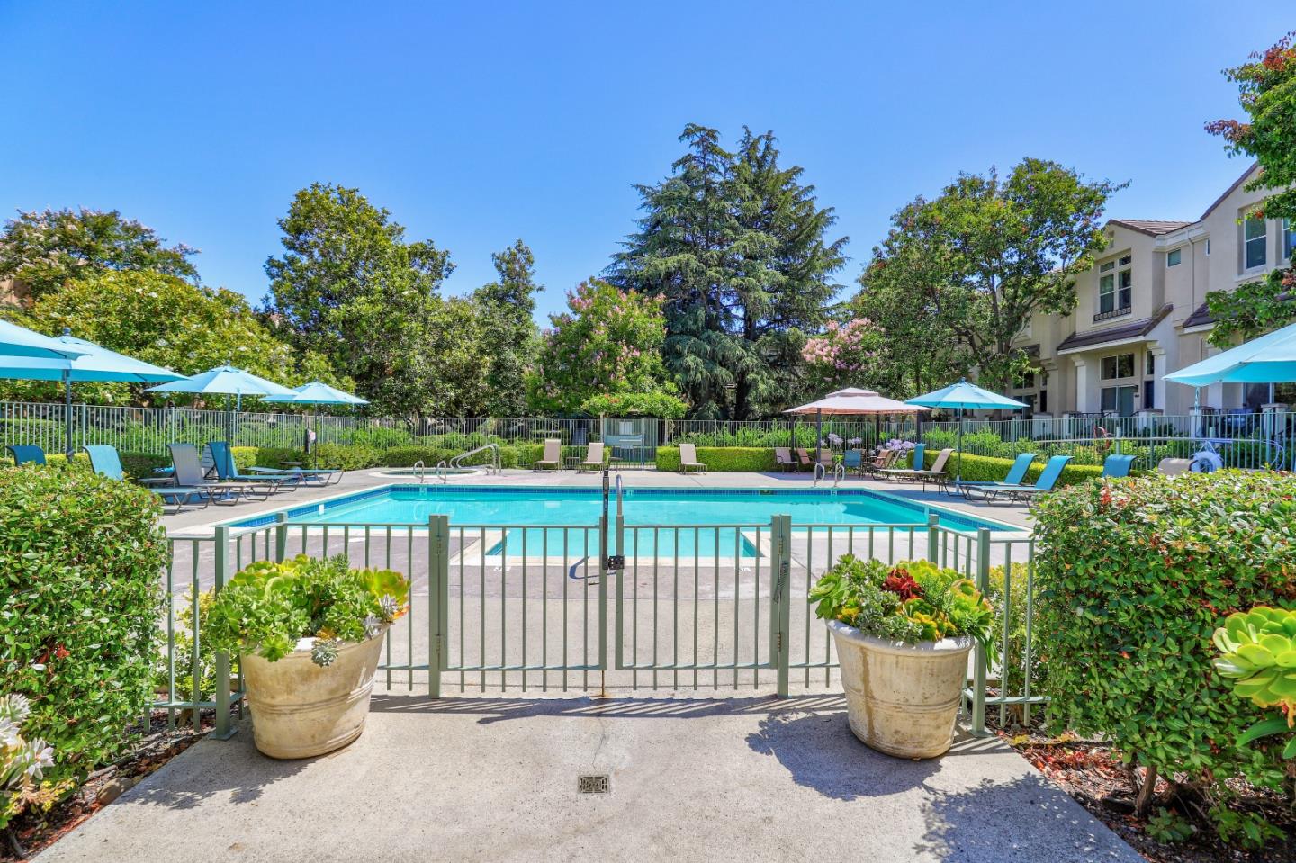 Detail Gallery Image 37 of 48 For 151 Jasmine Ct, Mountain View,  CA 94043 - 3 Beds | 2/1 Baths