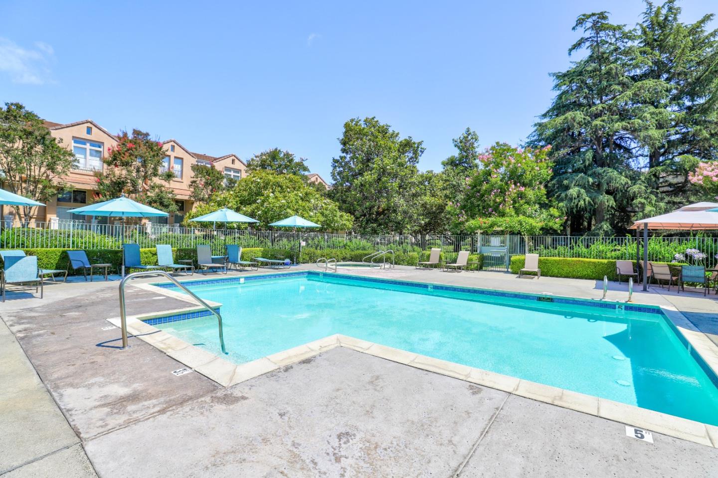Detail Gallery Image 39 of 48 For 151 Jasmine Ct, Mountain View,  CA 94043 - 3 Beds | 2/1 Baths
