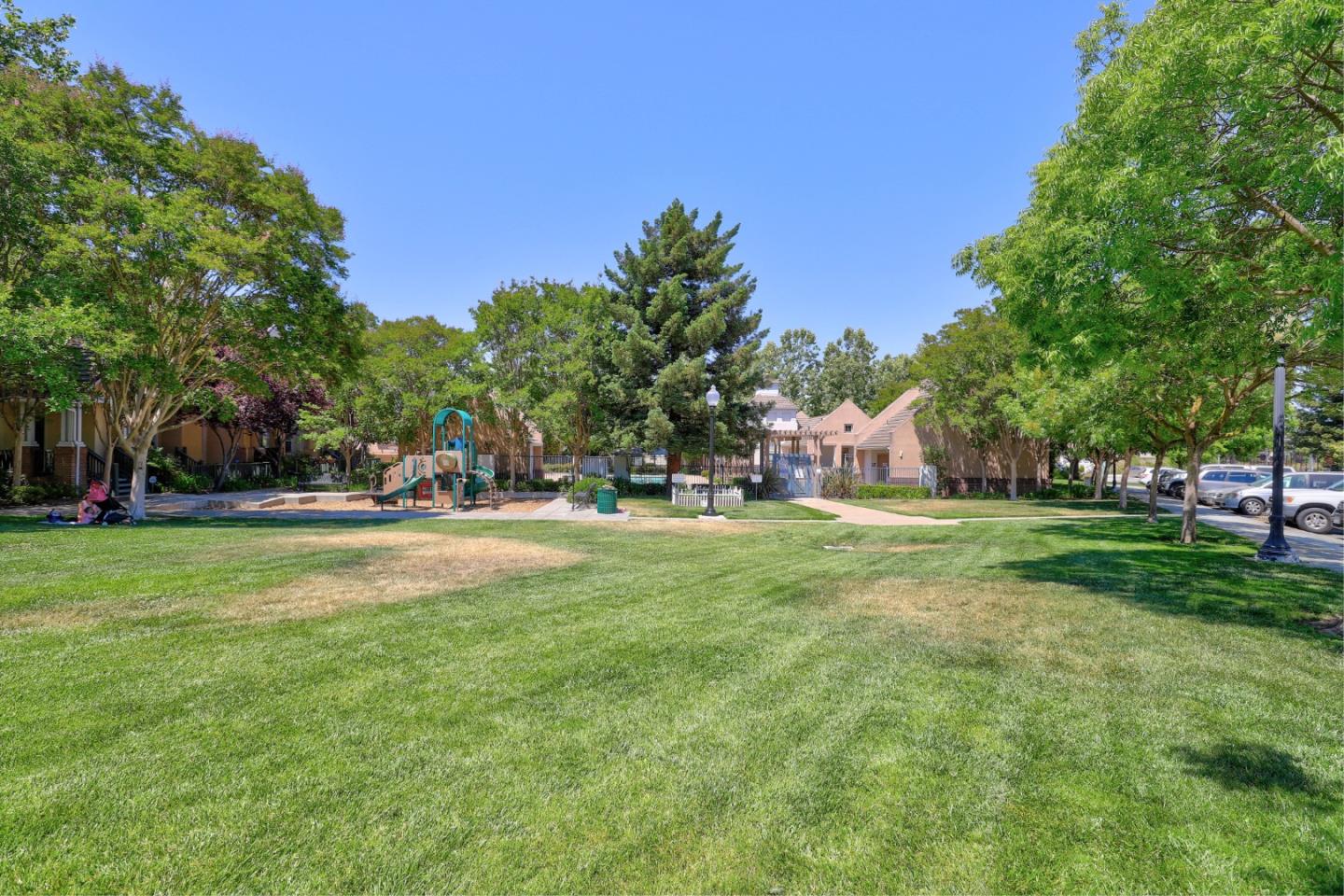 Detail Gallery Image 44 of 48 For 151 Jasmine Ct, Mountain View,  CA 94043 - 3 Beds | 2/1 Baths