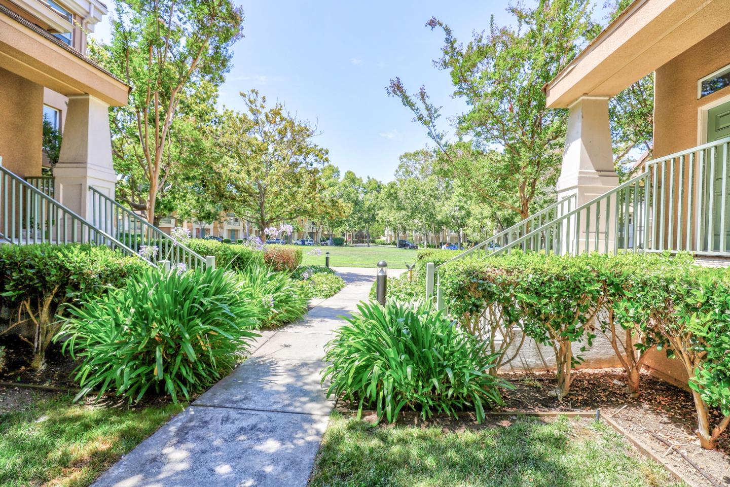 Detail Gallery Image 6 of 48 For 151 Jasmine Ct, Mountain View,  CA 94043 - 3 Beds | 2/1 Baths