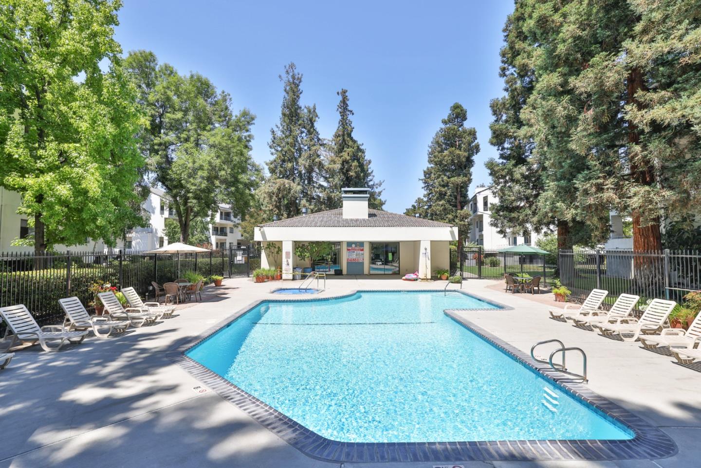 Detail Gallery Image 15 of 19 For 4691 Albany Cir #126,  San Jose,  CA 95129 - 1 Beds | 1 Baths
