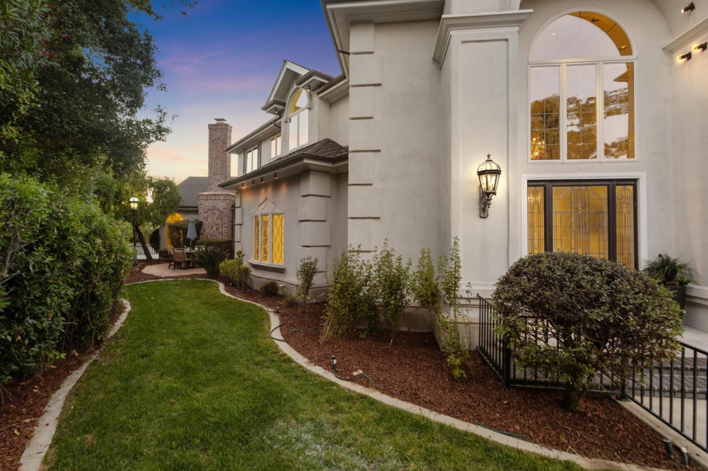 Detail Gallery Image 24 of 109 For 16383 Aztec Ridge Dr, Los Gatos,  CA 95030 - 6 Beds | 6/2 Baths
