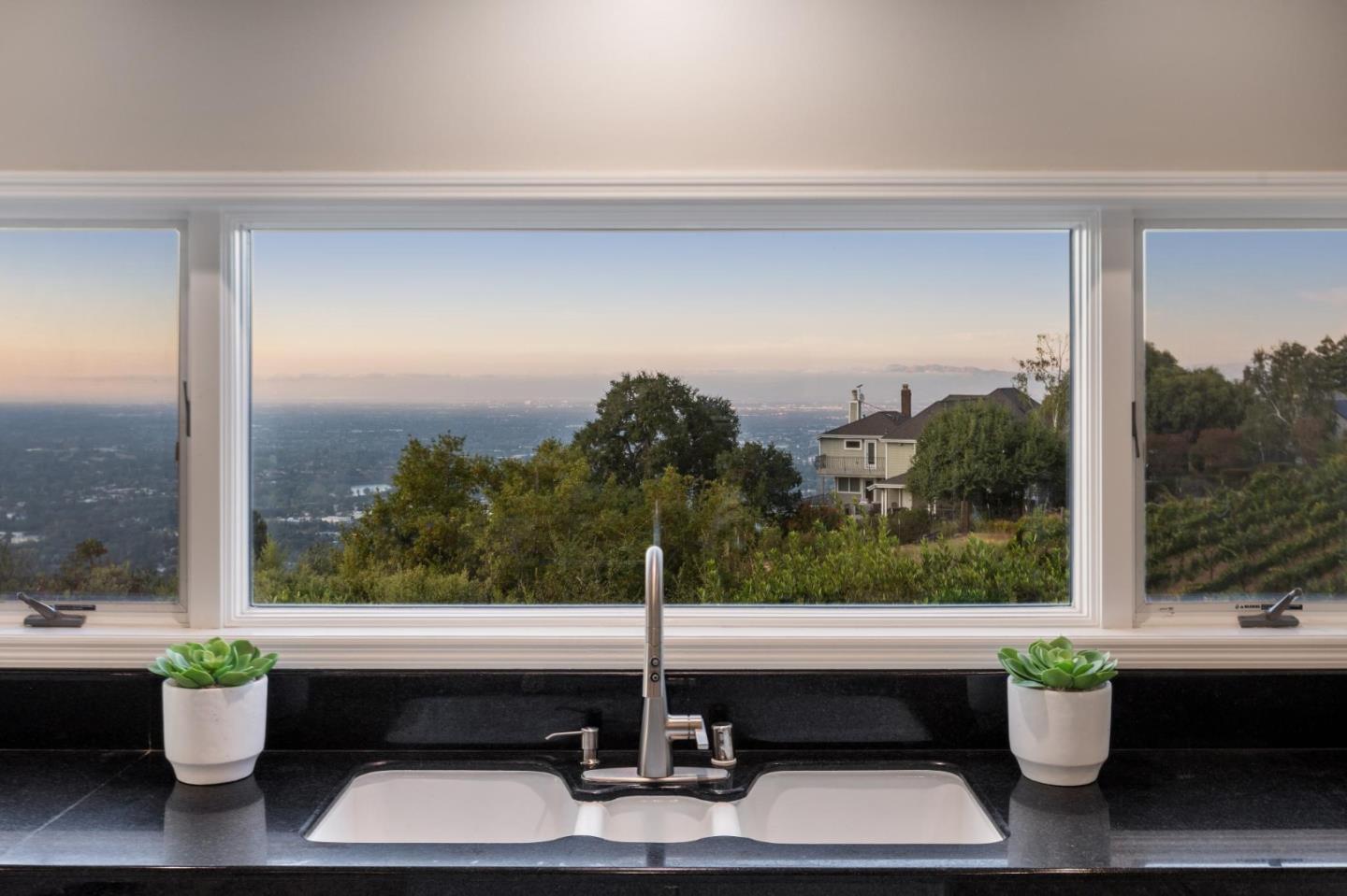 Detail Gallery Image 27 of 109 For 16383 Aztec Ridge Dr, Los Gatos,  CA 95030 - 6 Beds | 6/2 Baths