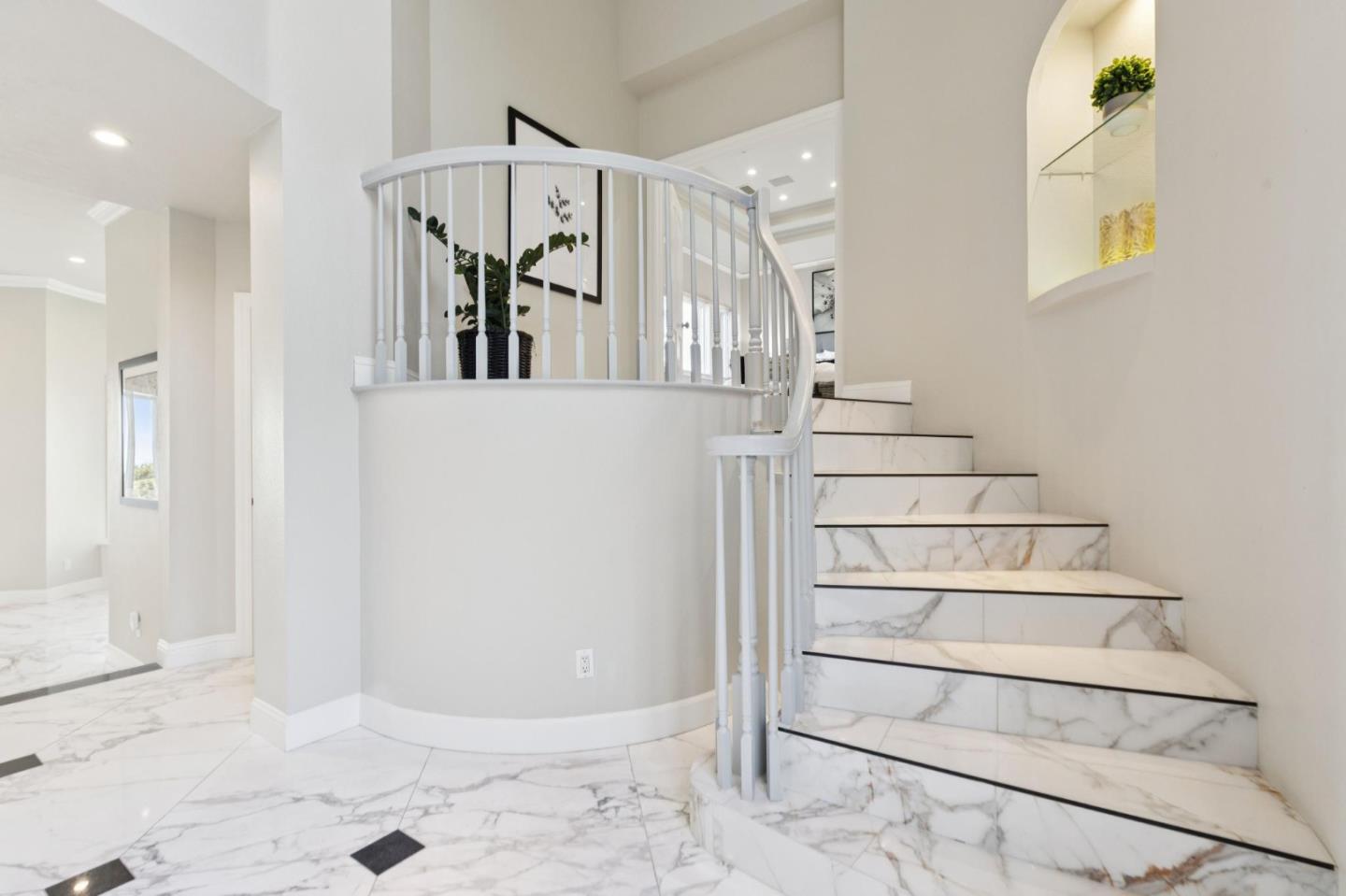 Detail Gallery Image 39 of 109 For 16383 Aztec Ridge Dr, Los Gatos,  CA 95030 - 6 Beds | 6/2 Baths