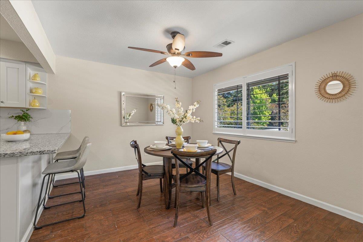 Detail Gallery Image 5 of 20 For 5476 Sean Cir #7,  San Jose,  CA 95123 - 3 Beds | 2 Baths