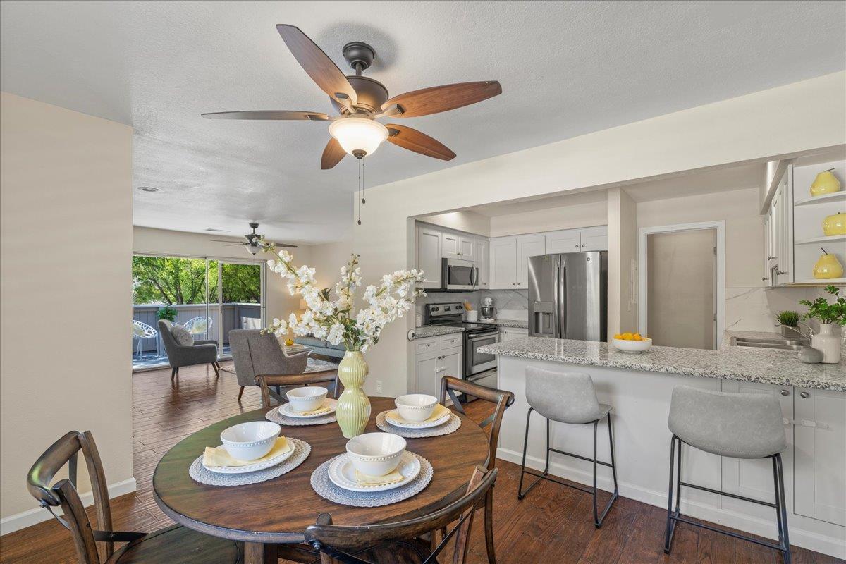 Detail Gallery Image 6 of 20 For 5476 Sean Cir #7,  San Jose,  CA 95123 - 3 Beds | 2 Baths