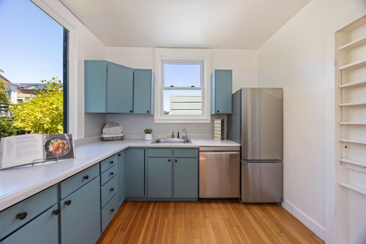 Detail Gallery Image 3 of 20 For 3280 Folsom St, San Francisco,  CA 94110 - 3 Beds | 2 Baths