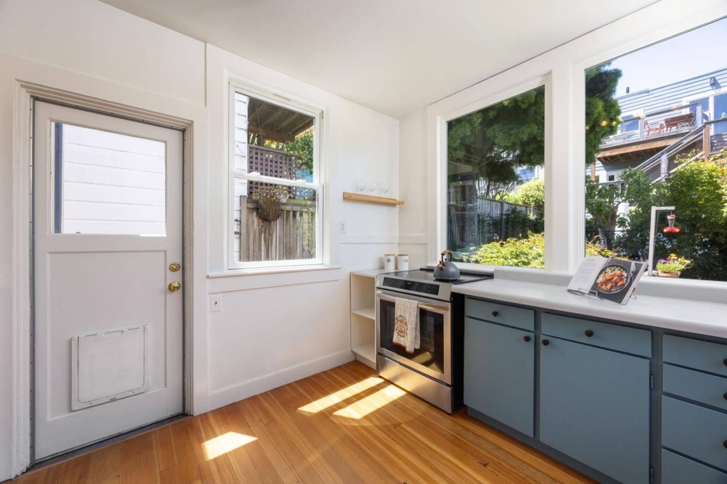 Detail Gallery Image 4 of 20 For 3280 Folsom St, San Francisco,  CA 94110 - 3 Beds | 2 Baths