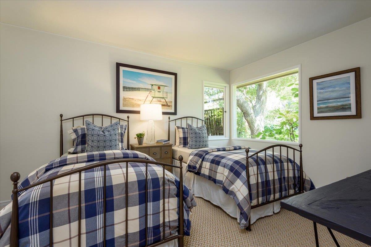Detail Gallery Image 17 of 24 For 2841 Canyon Rd, Burlingame,  CA 94010 - 3 Beds | 2 Baths
