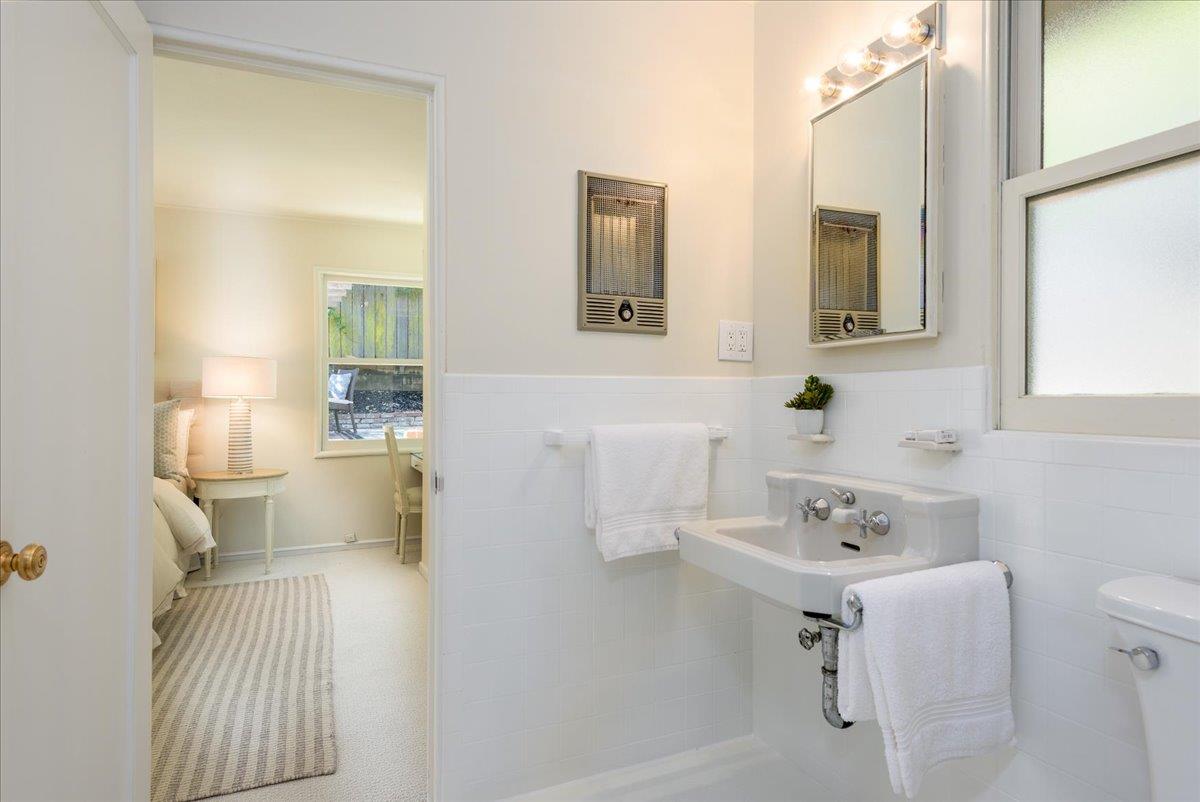 Detail Gallery Image 18 of 24 For 2841 Canyon Rd, Burlingame,  CA 94010 - 3 Beds | 2 Baths