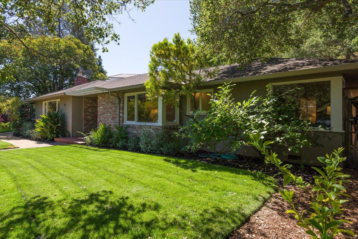 Detail Gallery Image 2 of 24 For 2841 Canyon Rd, Burlingame,  CA 94010 - 3 Beds | 2 Baths