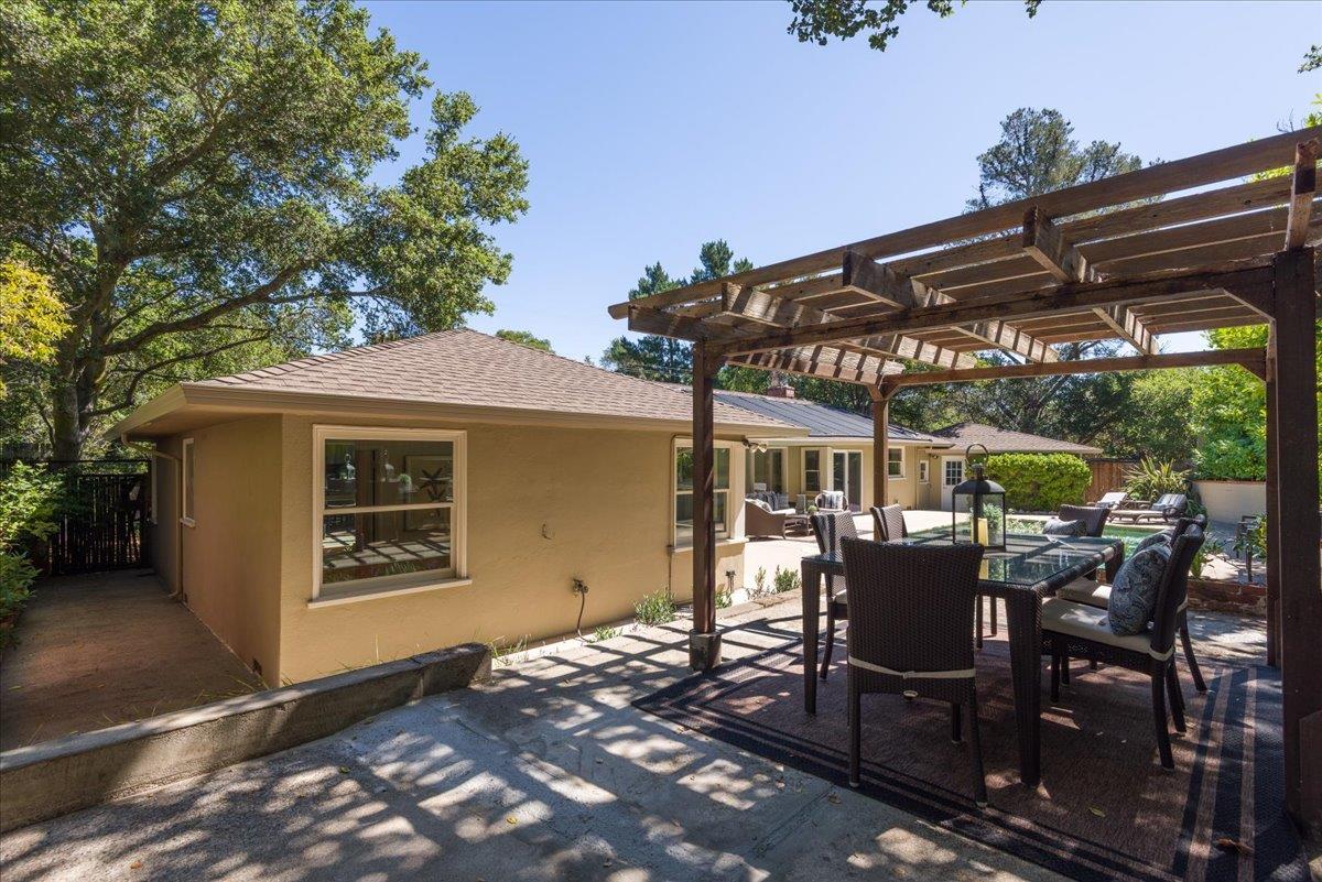 Detail Gallery Image 21 of 24 For 2841 Canyon Rd, Burlingame,  CA 94010 - 3 Beds | 2 Baths