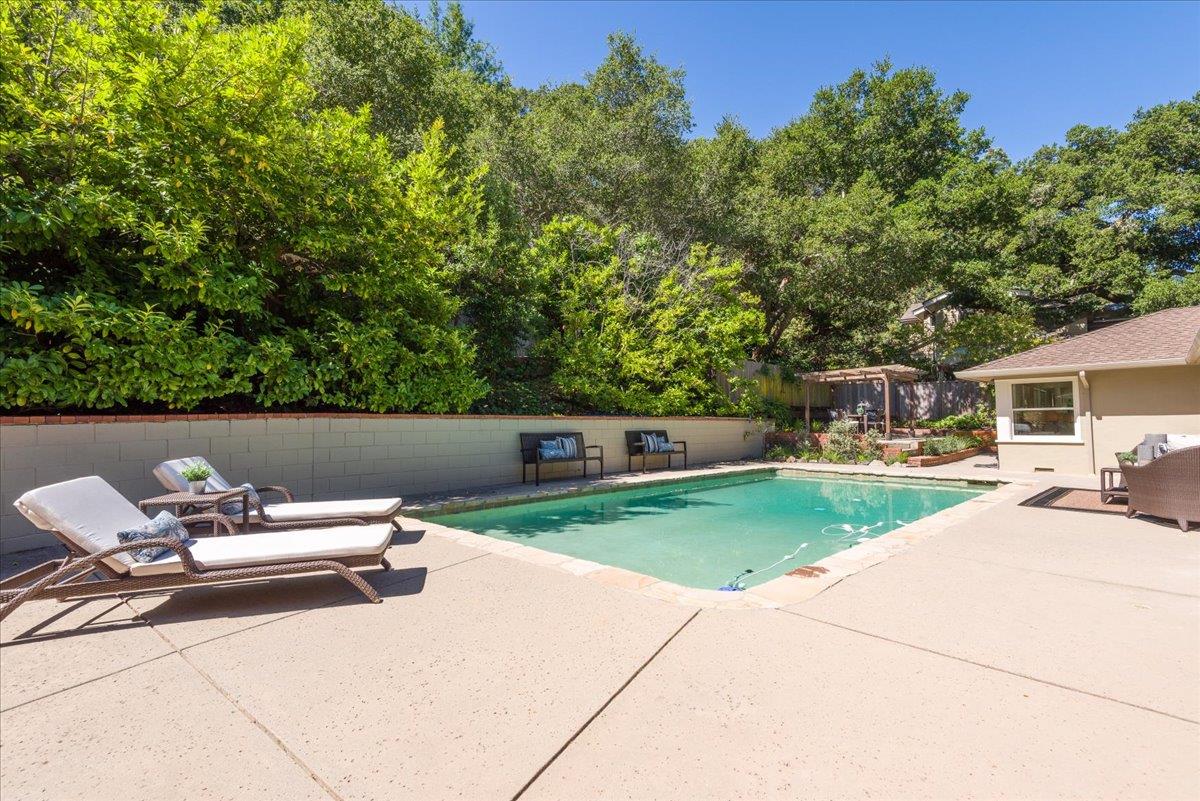 Detail Gallery Image 22 of 24 For 2841 Canyon Rd, Burlingame,  CA 94010 - 3 Beds | 2 Baths