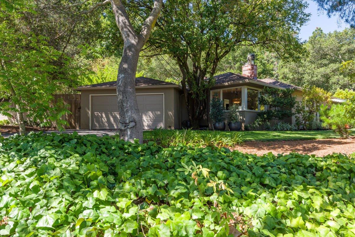Detail Gallery Image 3 of 24 For 2841 Canyon Rd, Burlingame,  CA 94010 - 3 Beds | 2 Baths