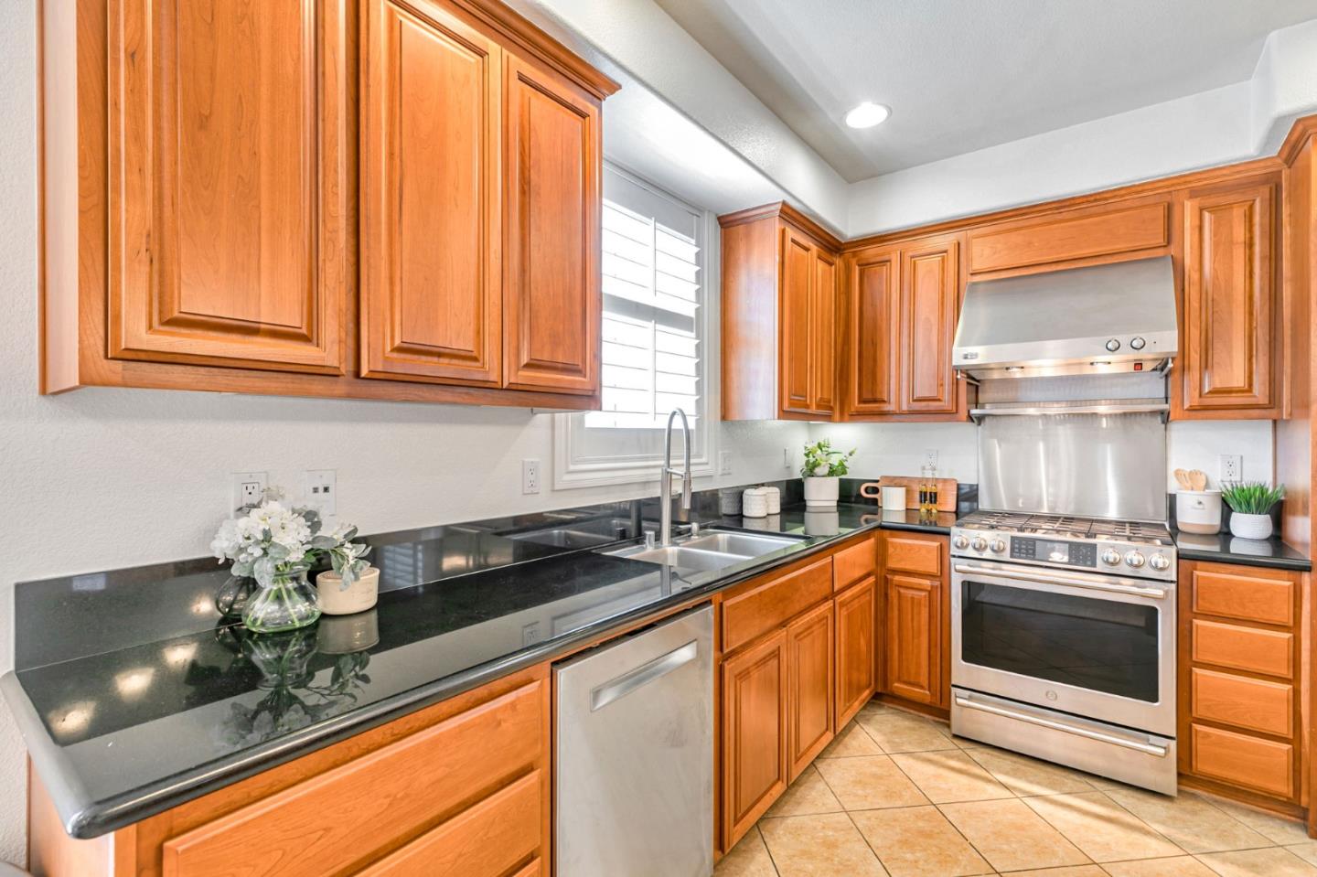 Detail Gallery Image 17 of 65 For 1156 Mckay Dr, San Jose,  CA 95131 - 4 Beds | 3 Baths