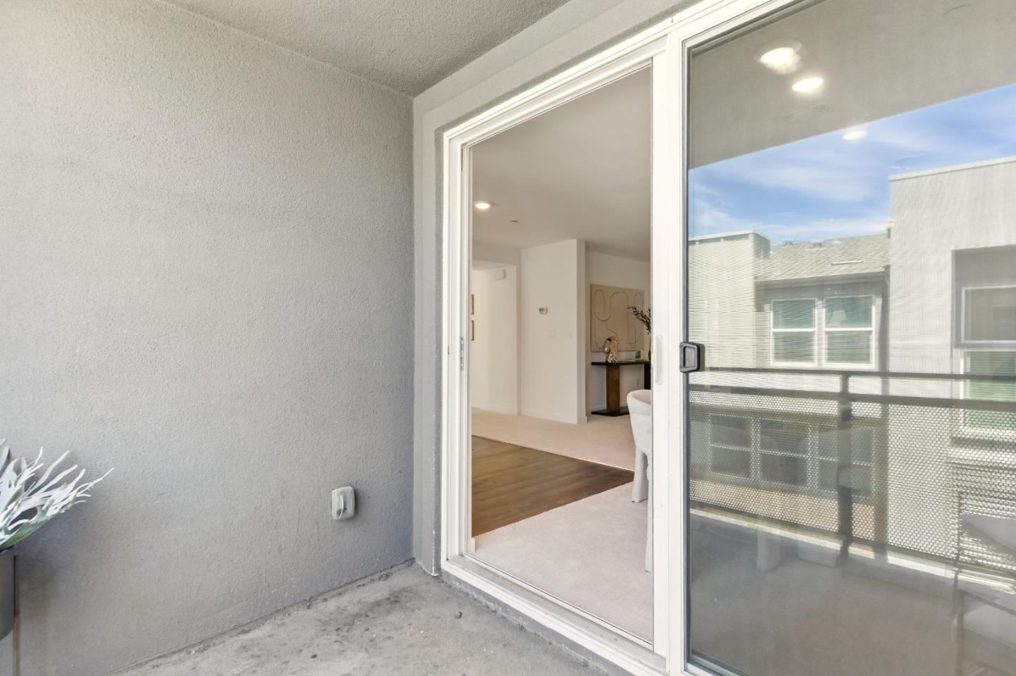 Detail Gallery Image 18 of 31 For 1882 Midnight Cir, San Jose,  CA 95133 - 2 Beds | 2 Baths