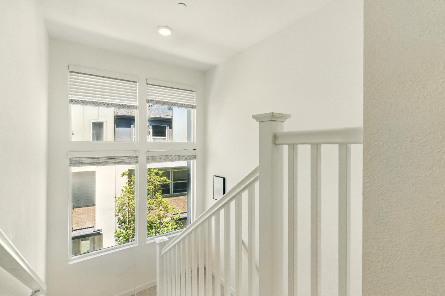 Detail Gallery Image 6 of 31 For 1882 Midnight Cir, San Jose,  CA 95133 - 2 Beds | 2 Baths