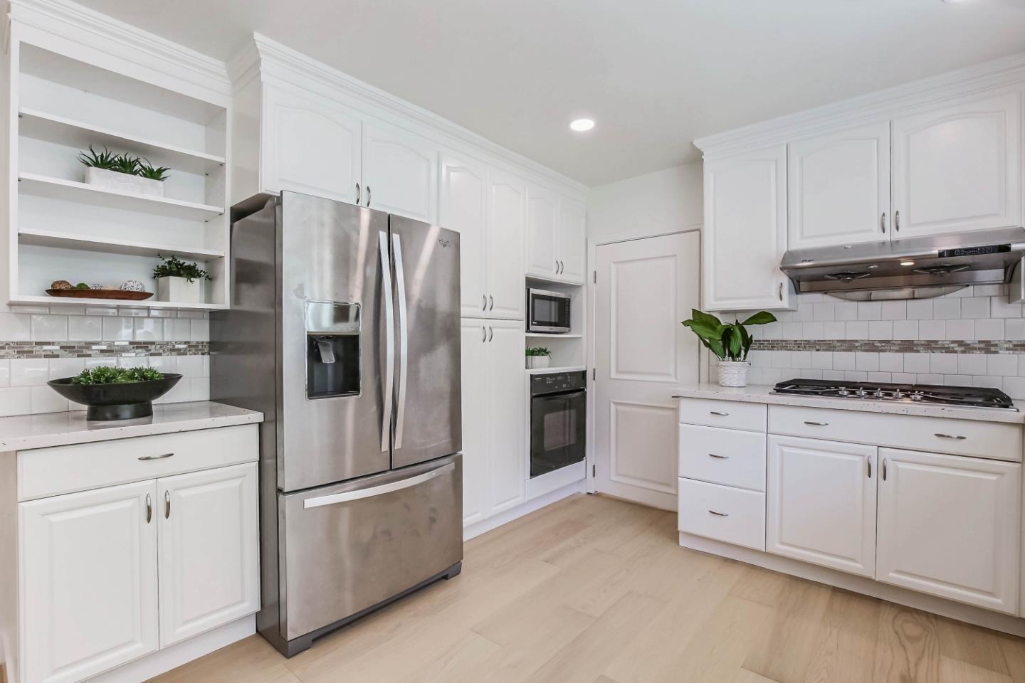 Detail Gallery Image 11 of 35 For 10780 La Roda Dr, Cupertino,  CA 95014 - 3 Beds | 2/1 Baths