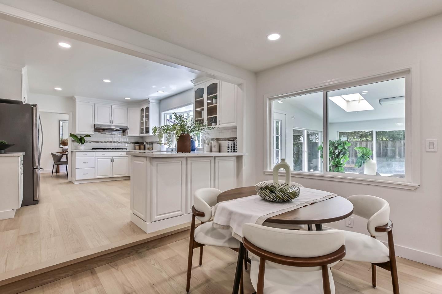Detail Gallery Image 12 of 35 For 10780 La Roda Dr, Cupertino,  CA 95014 - 3 Beds | 2/1 Baths