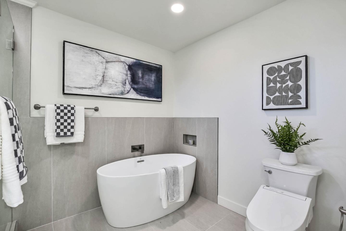 Detail Gallery Image 20 of 35 For 10780 La Roda Dr, Cupertino,  CA 95014 - 3 Beds | 2/1 Baths