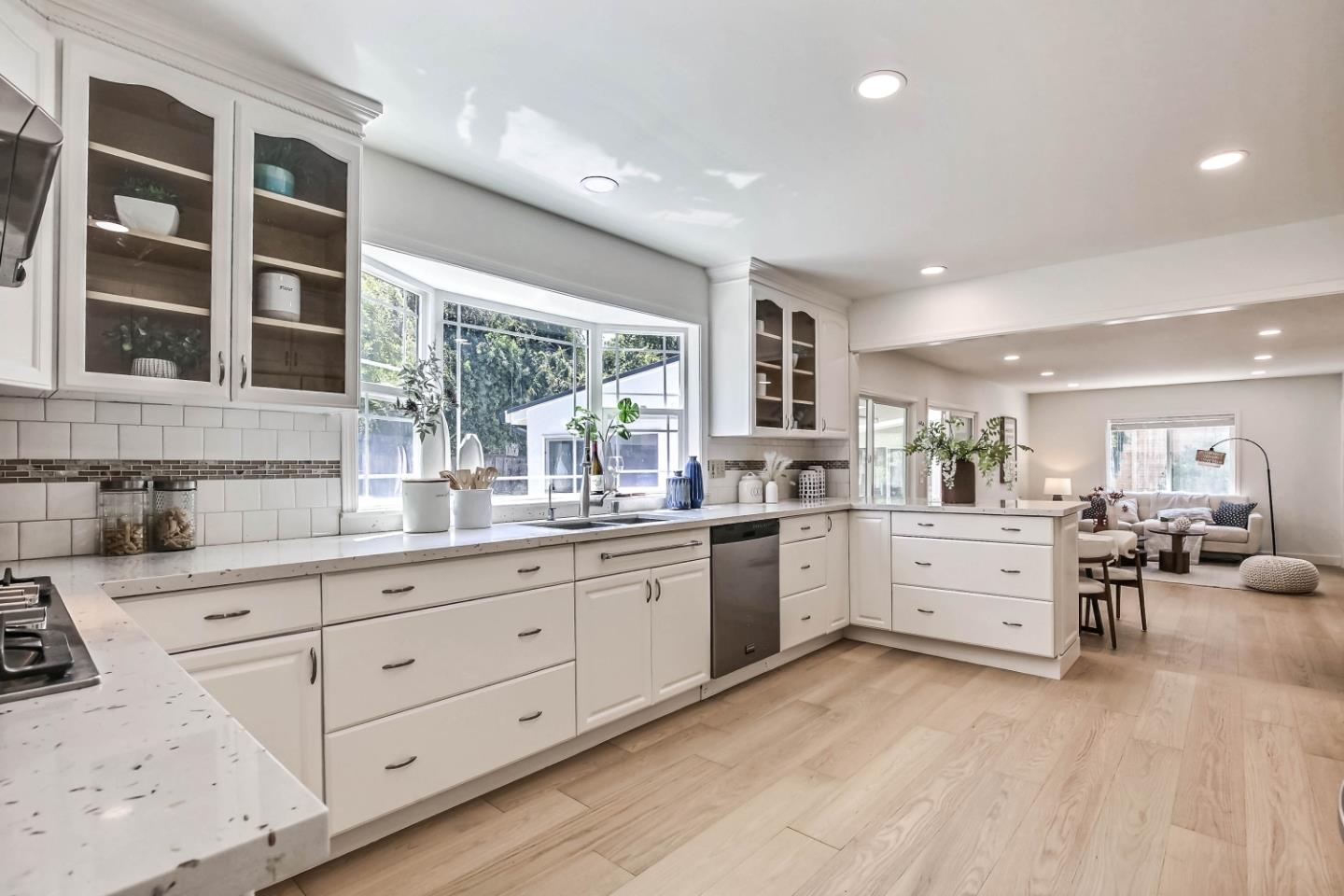 Detail Gallery Image 9 of 35 For 10780 La Roda Dr, Cupertino,  CA 95014 - 3 Beds | 2/1 Baths