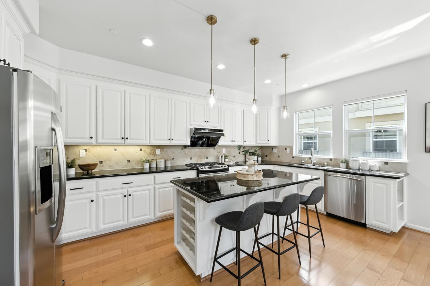 Detail Gallery Image 21 of 59 For 413 Timor Ter, Sunnyvale,  CA 94089 - 3 Beds | 2/1 Baths