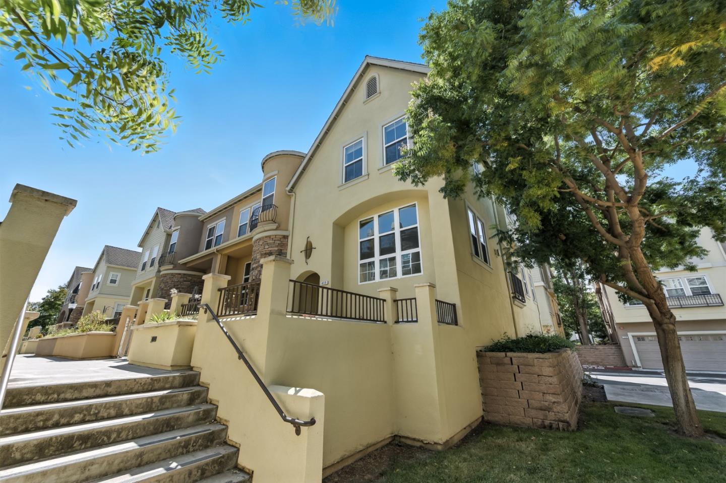 Detail Gallery Image 3 of 59 For 413 Timor Ter, Sunnyvale,  CA 94089 - 3 Beds | 2/1 Baths