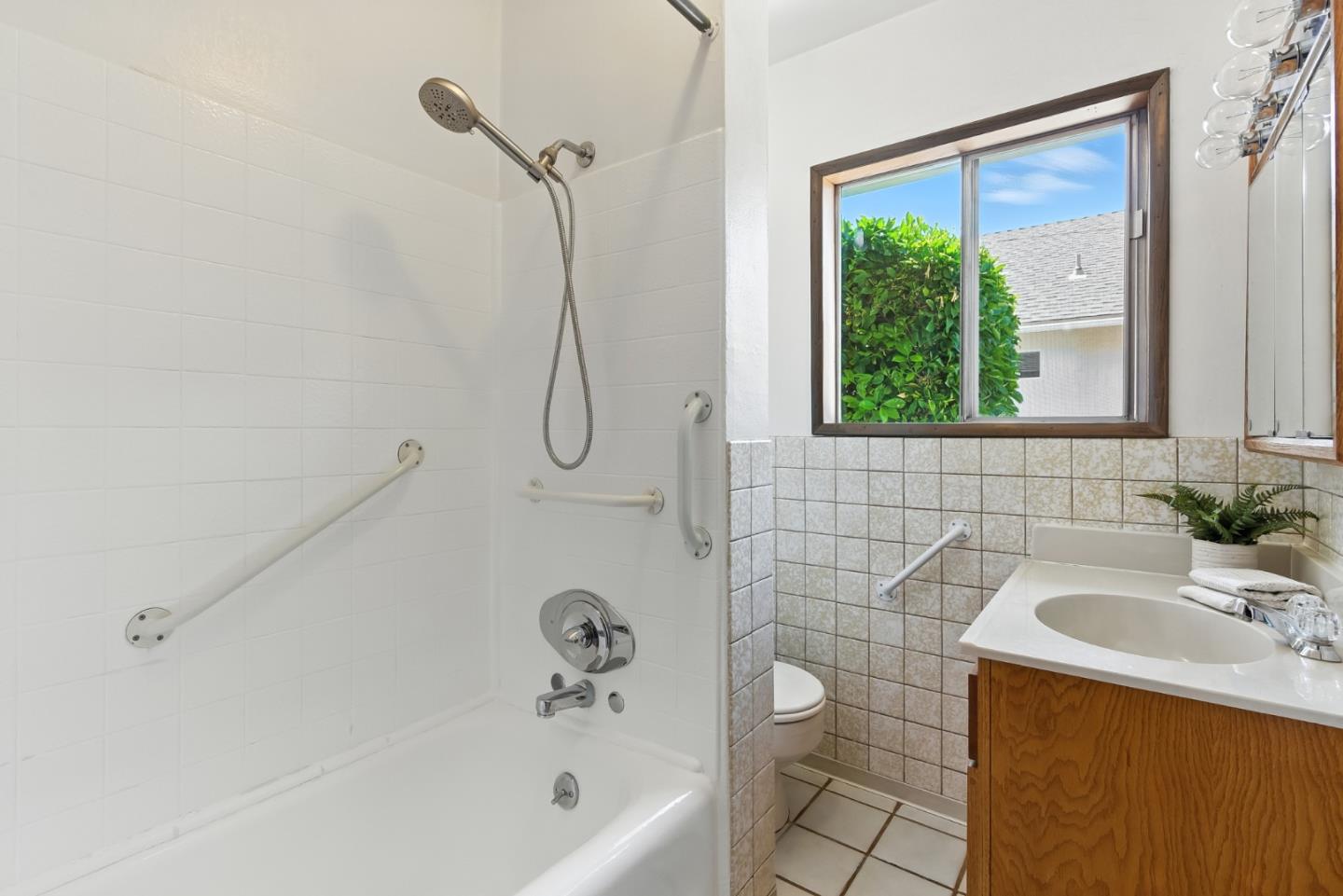 Detail Gallery Image 19 of 39 For 464 Lincoln Ave, Sunnyvale,  CA 94086 - 2 Beds | 1/1 Baths