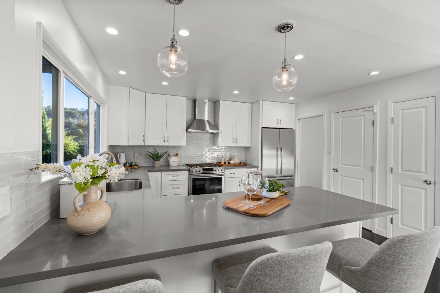 Detail Gallery Image 11 of 65 For 839 Banbury Ln, Millbrae,  CA 94030 - 3 Beds | 2 Baths