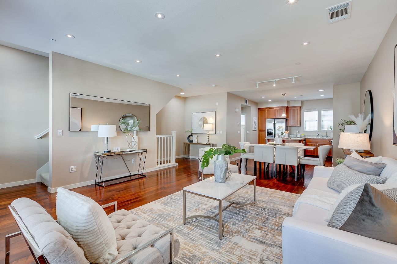 Detail Gallery Image 13 of 40 For 1908 Newbury Dr, Mountain View,  CA 94043 - 4 Beds | 3/1 Baths
