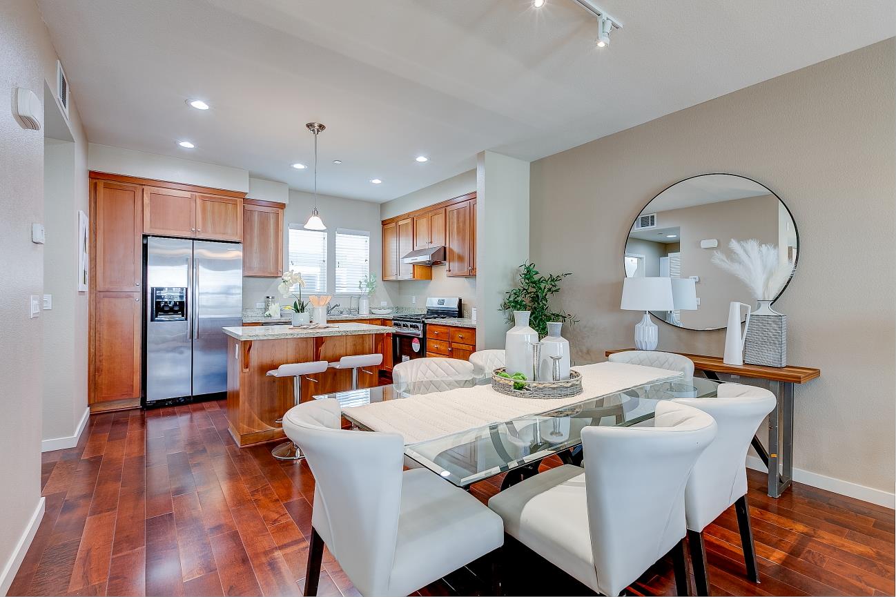 Detail Gallery Image 14 of 40 For 1908 Newbury Dr, Mountain View,  CA 94043 - 4 Beds | 3/1 Baths