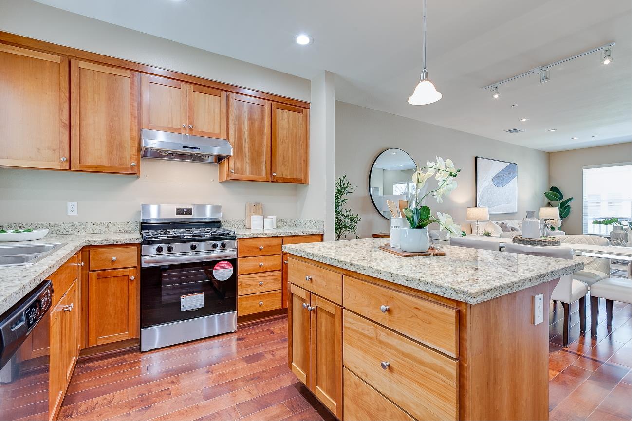 Detail Gallery Image 18 of 40 For 1908 Newbury Dr, Mountain View,  CA 94043 - 4 Beds | 3/1 Baths